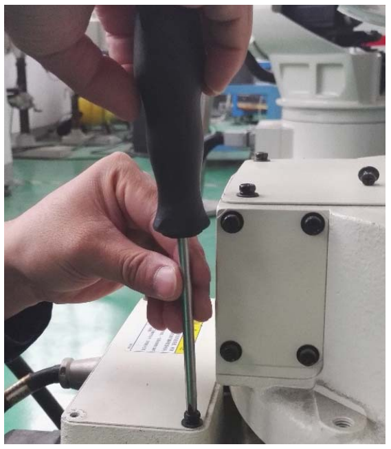 OTC Daihen (歐地希) 焊接機(jī)器人編碼器電池蓋位置