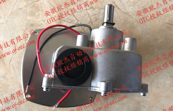 OTC送絲機(jī)CM6201的送絲馬達(dá)U30055L01 OTC送絲馬達(dá)U30055L01側(cè)面銘牌