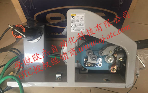 OTC DAIHEN CMXL-2301 送絲機(jī)側(cè)面 OTC DAIHEN CMXL-2301 送絲機(jī)側(cè)面