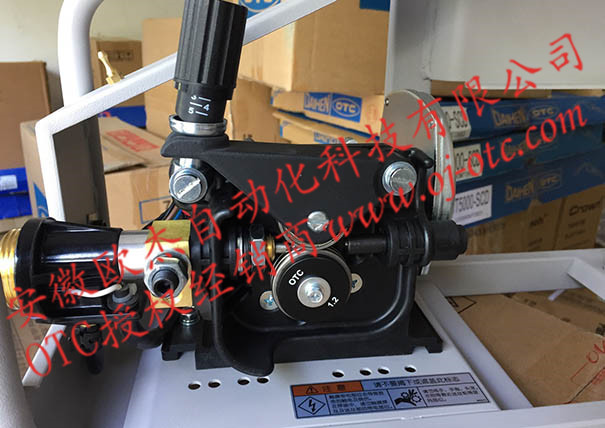 OTC DAIHEN CM-6201 送絲機(jī)側(cè)面 OTC DAIHEN CM-6201 送絲機(jī)側(cè)面